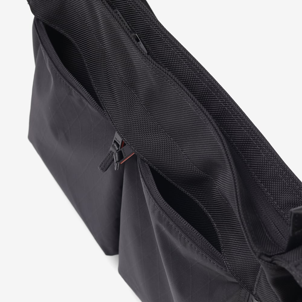 イズイット ショルダーバッグ A4