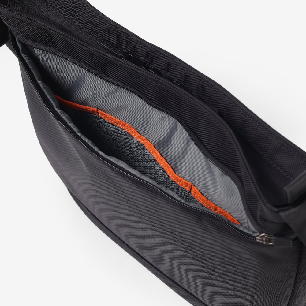 イズイット ショルダーバッグ A4