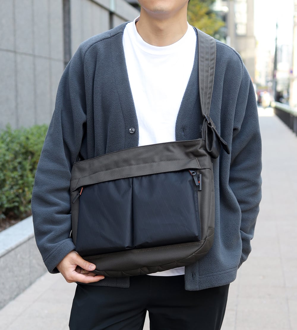 イズイット ショルダーバッグ A4