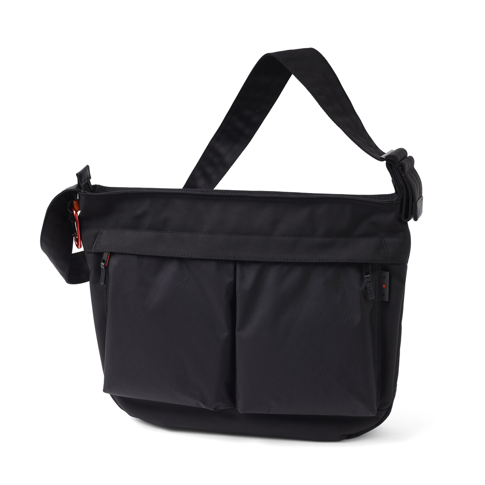 イズイット ショルダーバッグ B4