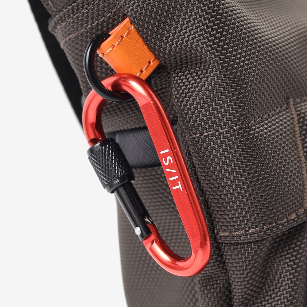 イズイット ショルダーバッグ B4