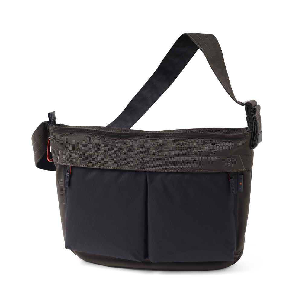 イズイット ショルダーバッグ B4