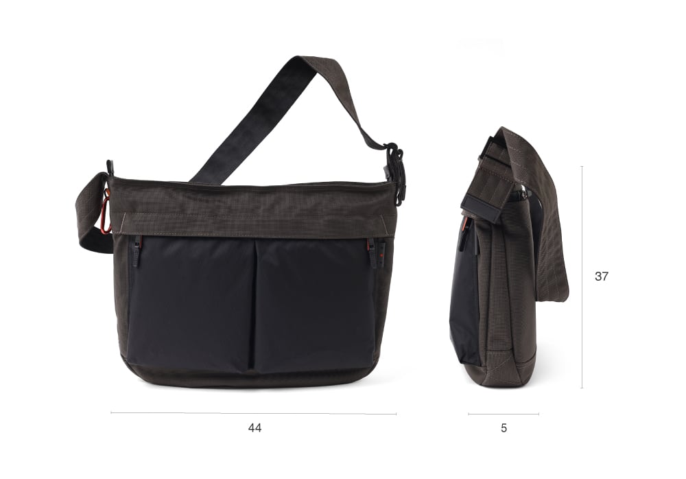 イズイット ショルダーバッグ B4