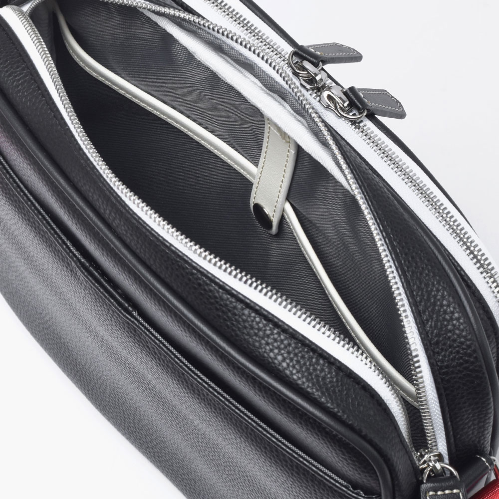 ミラ・ミラン トラスト ショルダーバッグ