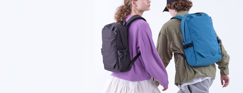 IS/ITのバッグ・財布・革小物