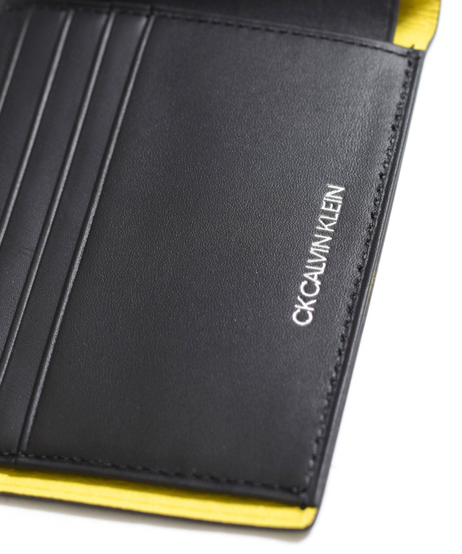 ck Calvin Klein(ck カルバン・クライン)CKカルバン・クライン ゲイン 二つ折り財布 カード段6 No.825613を販売